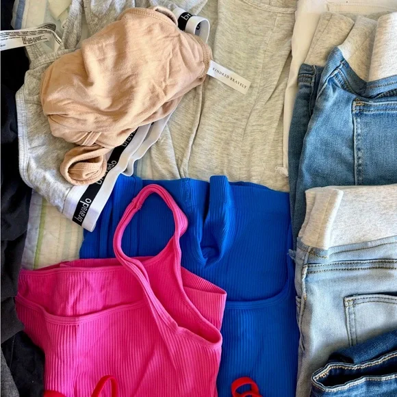 Maternity Clothing Bundle (S–M) – Leggings, Tops, Activewear, Bathrobe & More - Picture 3 of 8